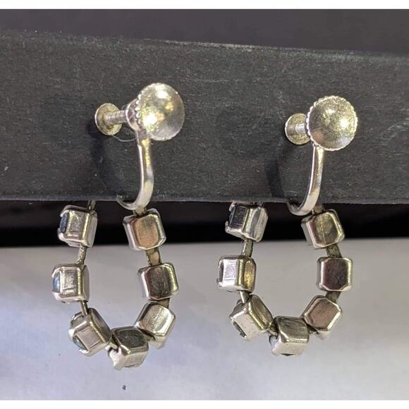 Vintage Blue Rhinestone Silvertone Loop Dangle Screw back Earrings Subtle - Picture 2 of 2